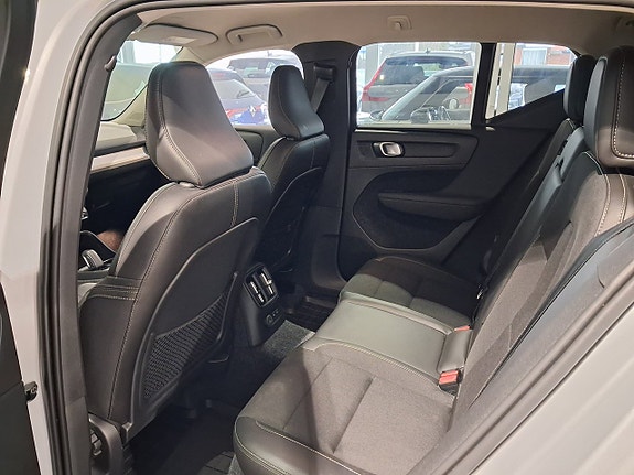 Volvo XC40 5 of 5