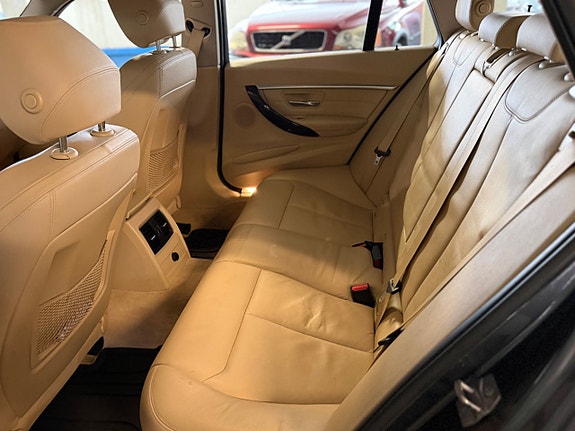 BMW 320 16 of 17