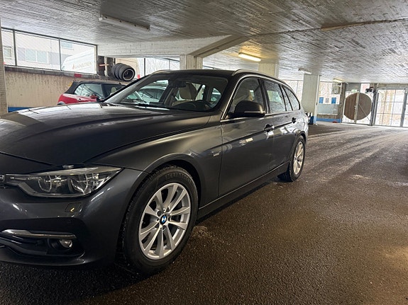 BMW 320 2 of 5