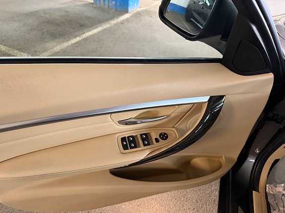 BMW 320 9 of 17