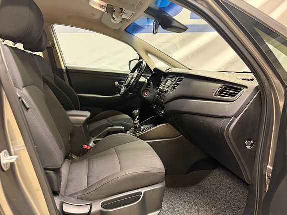 Kia Carens 7 of 11