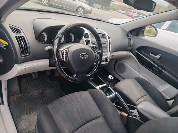 Kia Ceed 13 of 13