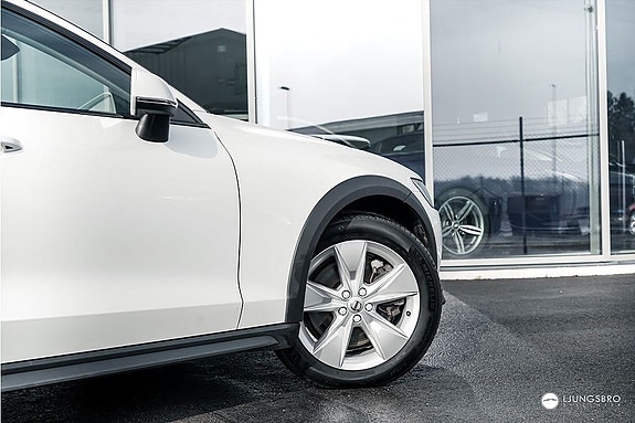 Volvo V60 Cross Country 4 of 5