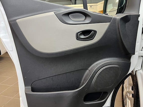 Renault Trafic 21 of 26