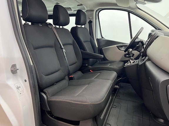 Renault Trafic 23 of 26
