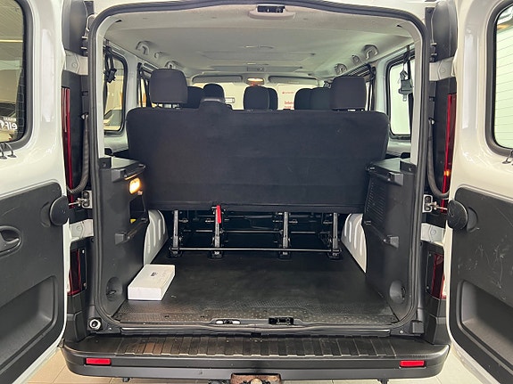 Renault Trafic 12 of 26
