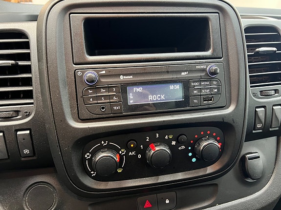 Renault Trafic 17 of 26