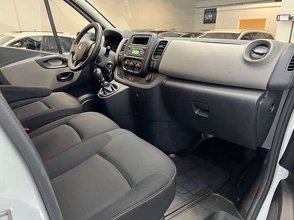 Renault Trafic 24 of 26