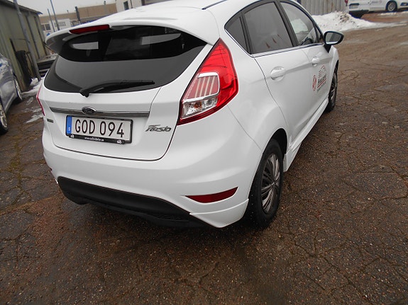 Ford Fiesta 4 of 5