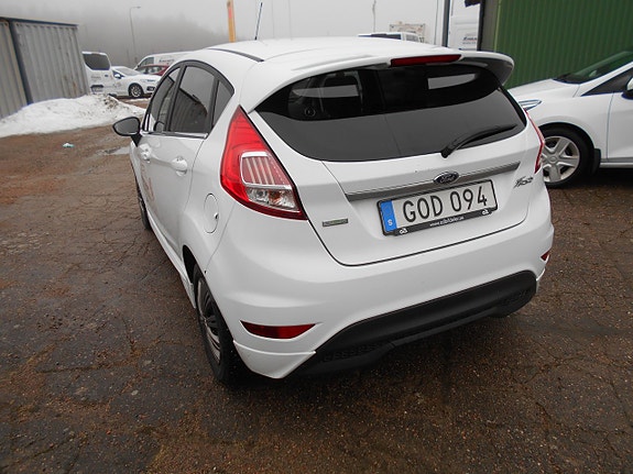 Ford Fiesta 3 of 5