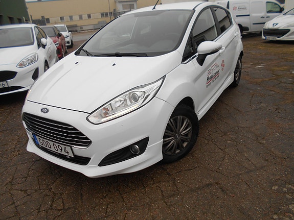 Ford Fiesta 2 of 5