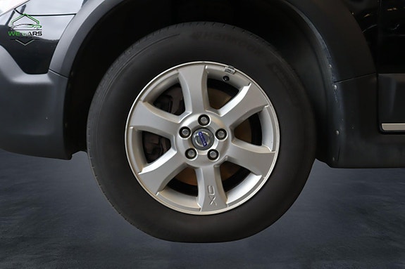 Volvo XC70 2 of 19