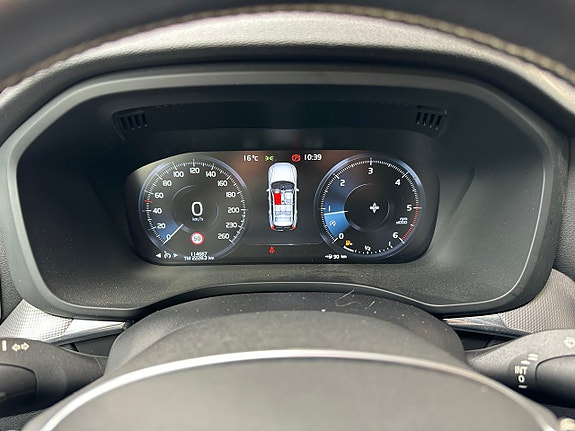 Volvo XC60 10 of 25
