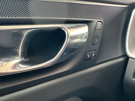 Volvo XC60 17 of 25