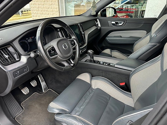 Volvo XC60 4 of 25