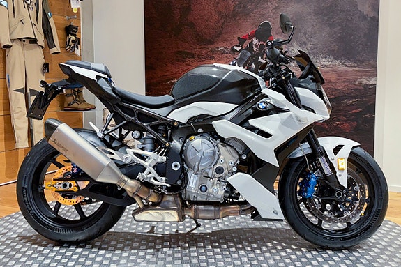 BMW M 1000 R |Carbon frame cover|Carbon tank cover|SE SPEC|Nya däck|