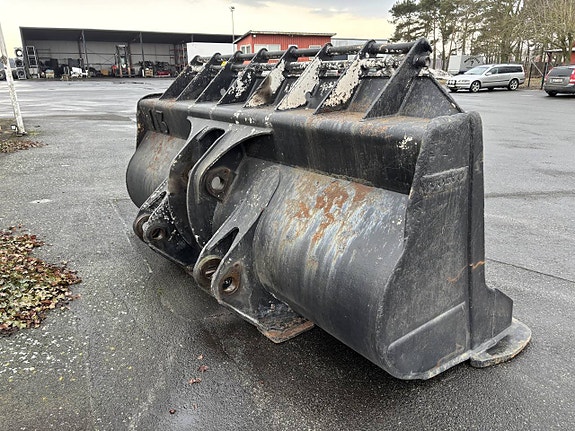 Volvo L180G Bergs skopa 4 of 4