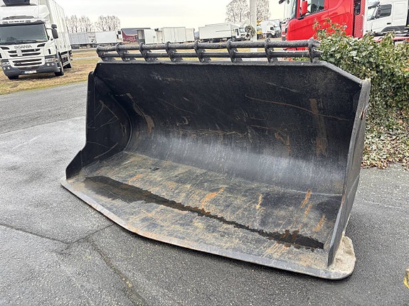 Volvo L180G Bergs skopa 2 of 4