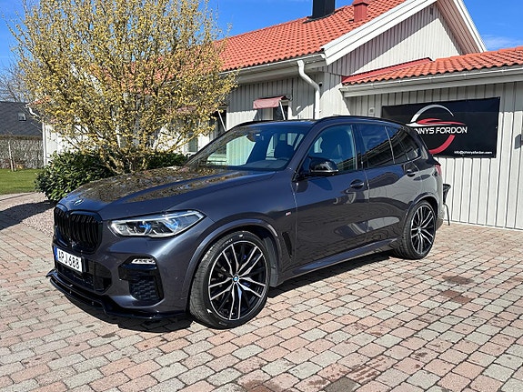 BMW X5 2 of 5