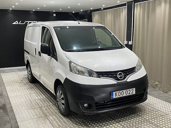 Nissan NV200 2 of 5