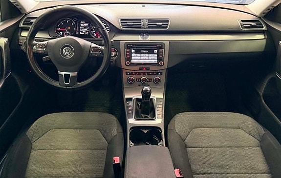 Volkswagen Passat 21 of 24