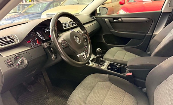 Volkswagen Passat 10 of 24