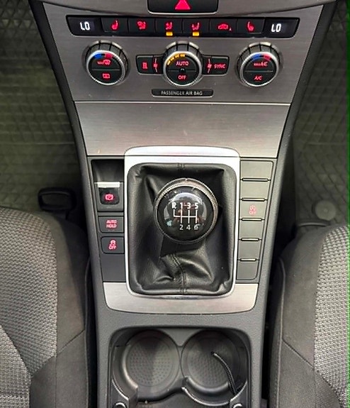 Volkswagen Passat 16 of 24