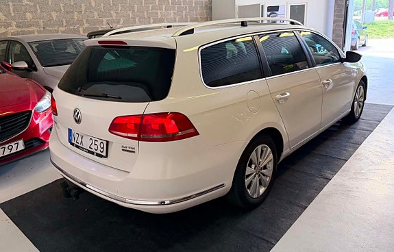 Volkswagen Passat 5 of 24