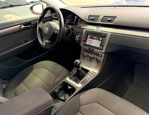 Volkswagen Passat 8 of 24
