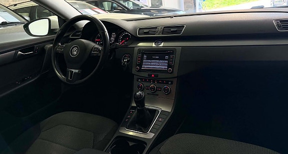 Volkswagen Passat 15 of 24