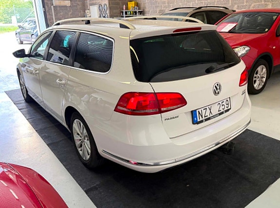 Volkswagen Passat 4 of 24