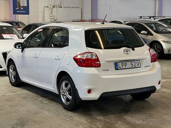 Toyota Auris 5 of 13