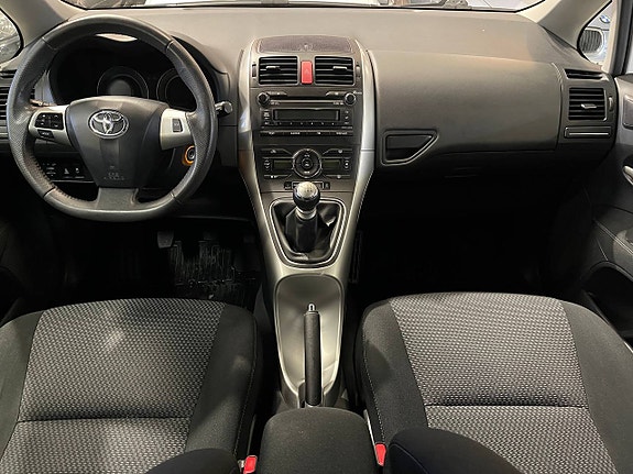 Toyota Auris 12 of 13