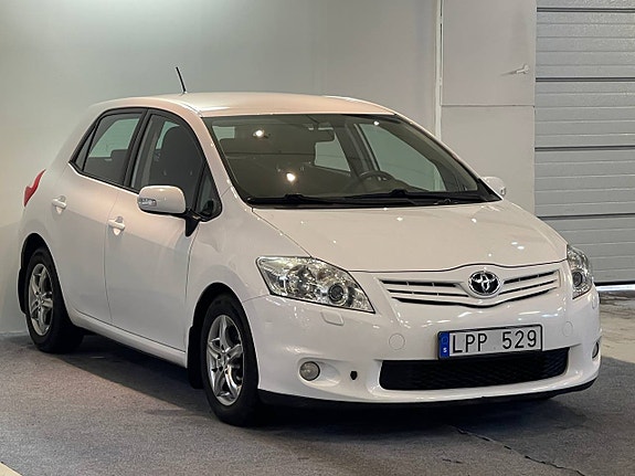 Toyota Auris 3 of 13