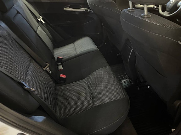 Toyota Auris 10 of 13