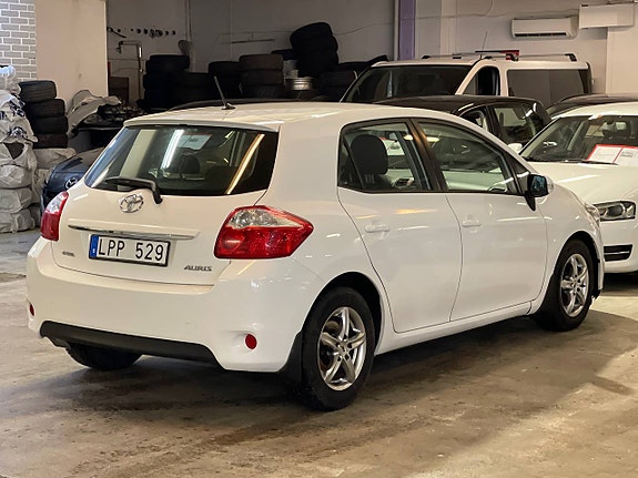 Toyota Auris 4 of 13