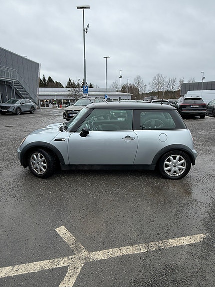 MINI Cooper 4 of 5