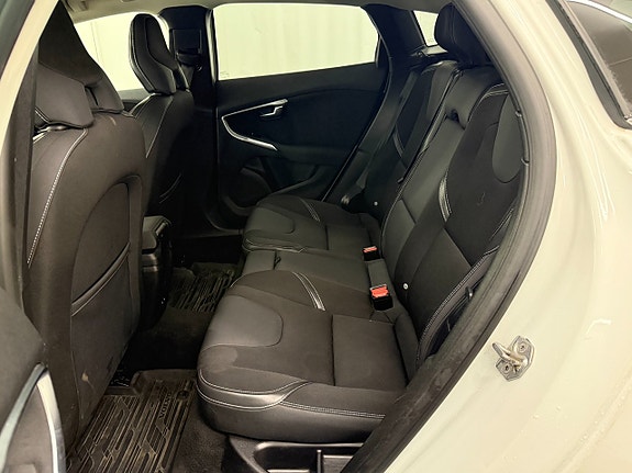 Volvo V40 9 of 15