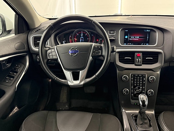 Volvo V40 11 of 15
