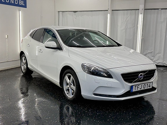Volvo V40 3 of 15