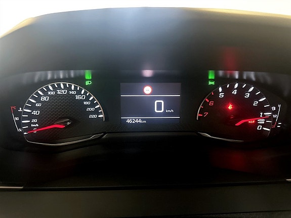 Peugeot 2008 8 of 15