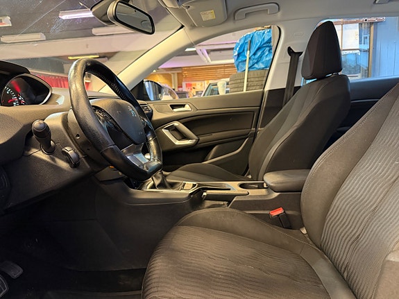 Peugeot 308 9 of 17