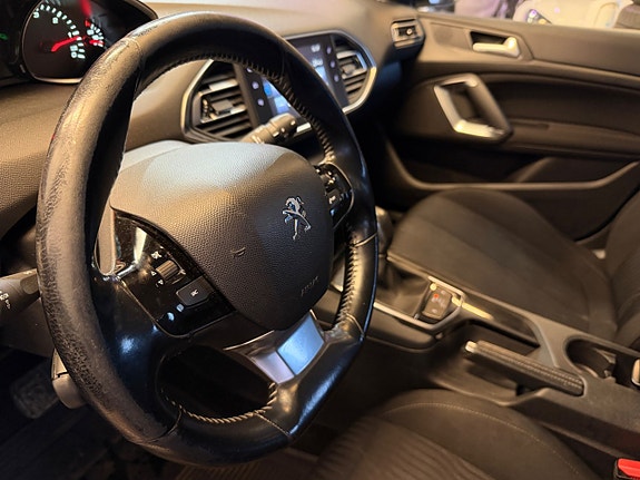 Peugeot 308 12 of 17