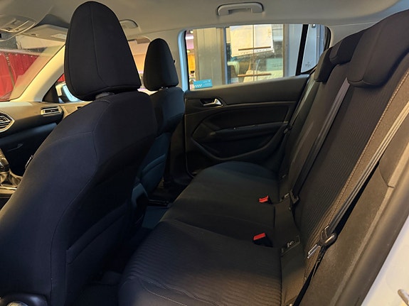 Peugeot 308 10 of 17