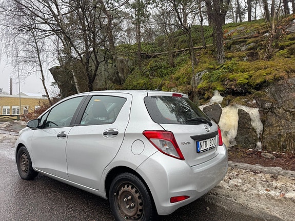 Toyota Yaris 2 of 4