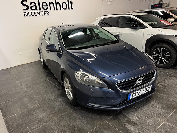 Volvo V40 4 of 26
