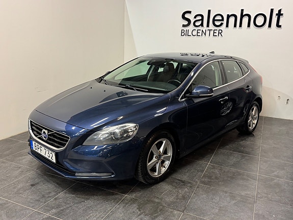 Volvo V40 2 of 27