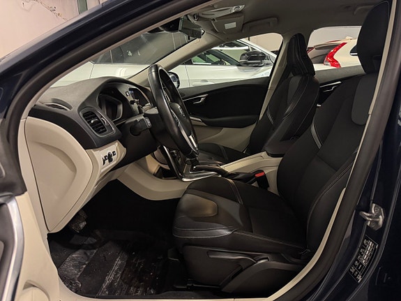 Volvo V40 12 of 26