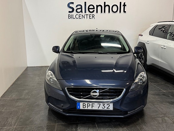 Volvo V40 3 of 26