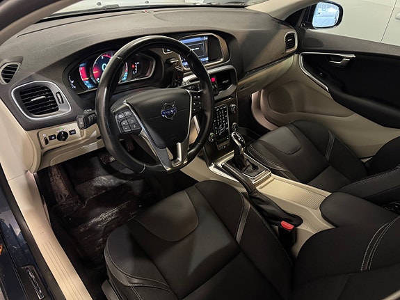 Volvo V40 11 of 26